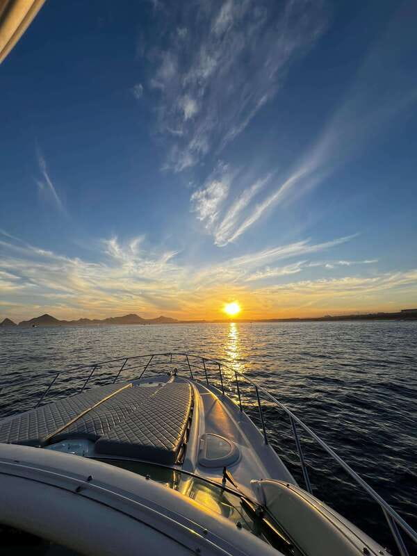 LOS CABOS: PRIVATE BAY AND ARCH TOUR. LUXURY YACHT - Lovers Beach And Pelican Rock