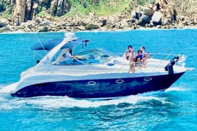 Los Cabos Whale Watching & Snorkel Adventure with Food & Drinks - Crew service is the real luxury