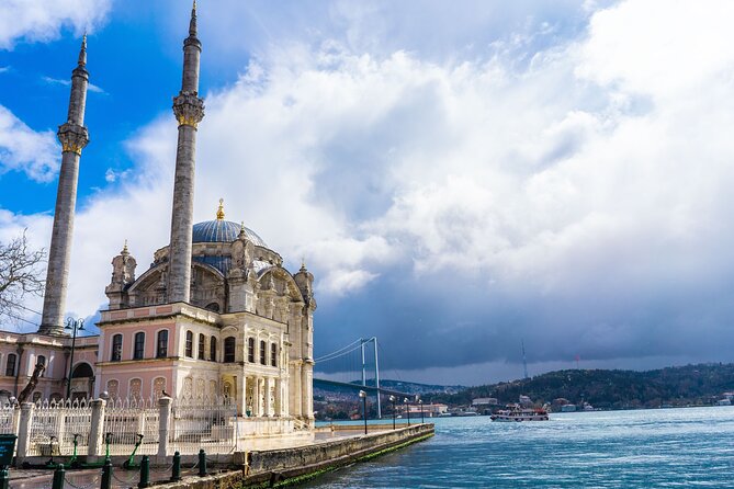 Luxurious Bosphorus Small Group Sunset Yacht Cruise with Snacks - Rumeli Fortress and the second bridge