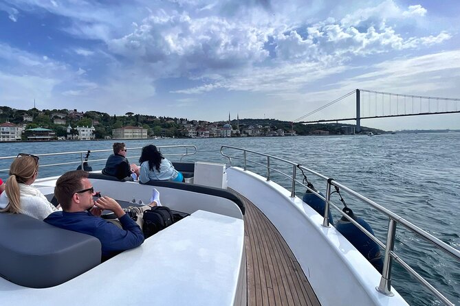 Luxury Bosphorus Yacht Cruise – Stopover in Asian Side - Comfort, Seating, and Onboard Service