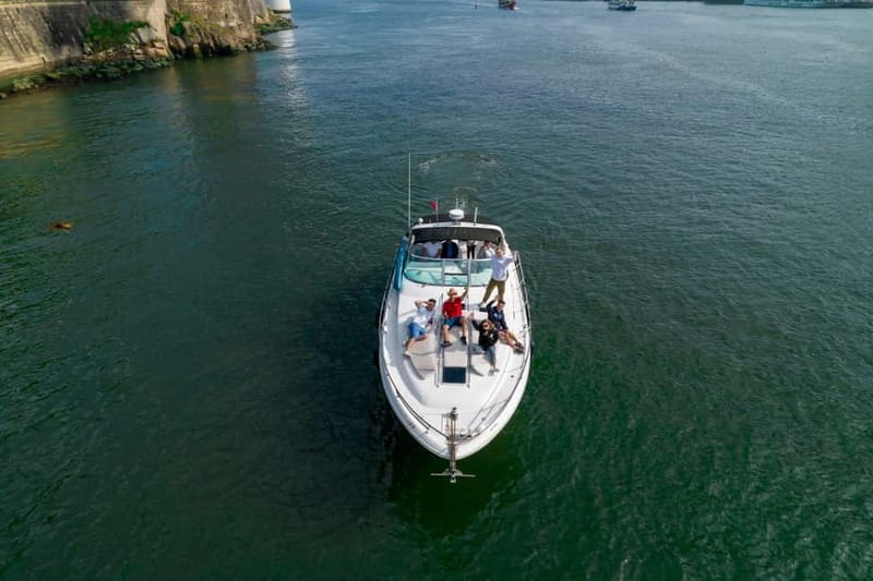 Luxury Douro Yacht Tour: Scenic Views & Complimentary Drinks - What you get to eat and drink onboard