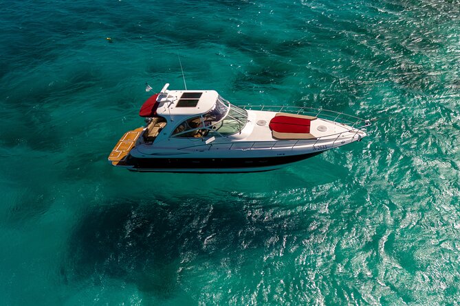 Luxury Private Yacht Charter Aruba - Eden Luca Yachts - Crew service and the family-friendly feel