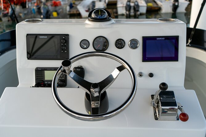 Luxury Private Yacht Charter in Cabo San Lucas Mexico - A compact route to El Arco and Cabo’s famous rocks