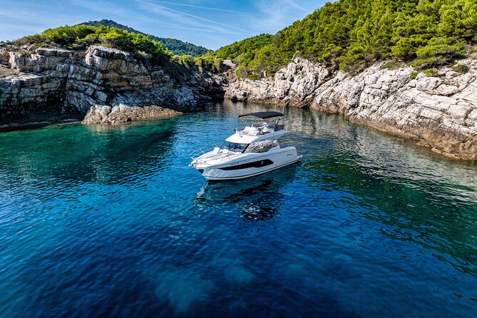 Luxury sunset cruise in Dubrovnik - Returning under the evening sky