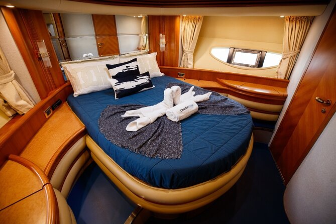 Luxury Yacht Private Rental from Dubai Marina - The three-hour route adds more time near Atlantis