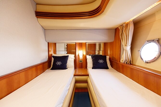 Luxury Yacht Private Rental from Dubai Marina - The two-hour route: Dubai Marina to Atlantis