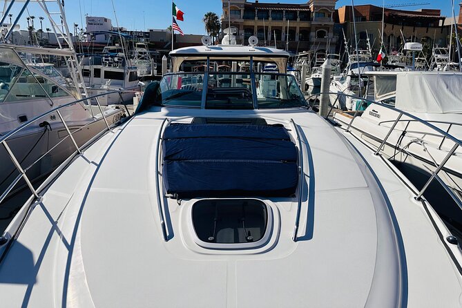 Luxury Yacht Tour in Los Cabos 45FT SeaRay Sundancer - What the price means for a group of 10