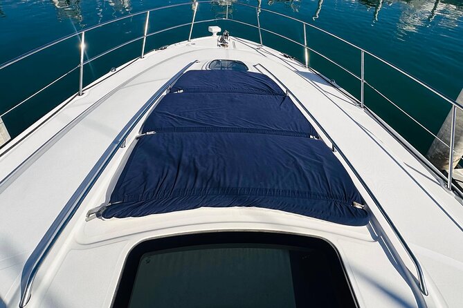 Luxury Yacht Tour in Los Cabos 45FT SeaRay Sundancer - El Arco: Cabo’s essential rock formation
