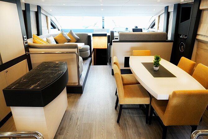 Majesty 77ft Diamond Dust — Dubai's best yacht rental - The crew makes the difference