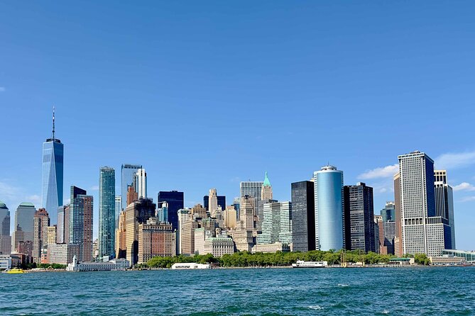 Manhattan Architecture Yacht Cruise - Passing Under New York’s Famous Bridges