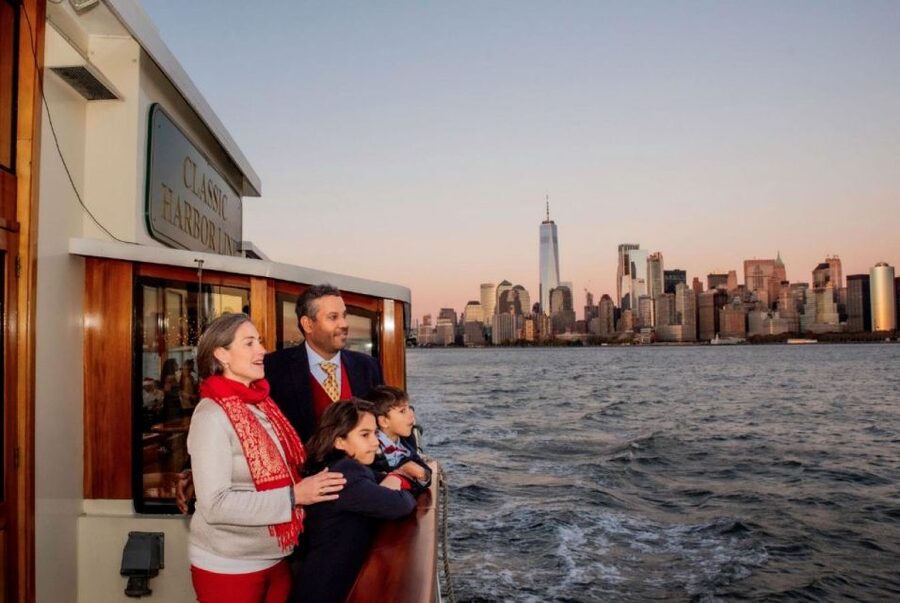 Manhattan: Statue and Skyline Cruise Aboard a Luxury Yacht - Commentary that adds context without taking over
