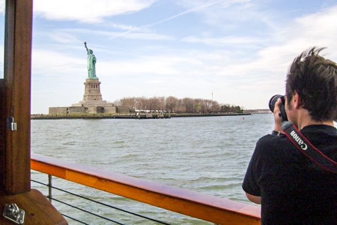 Manhattan: Statue and Skyline Cruise Aboard a Luxury Yacht - Timing, weather, and the best seat strategy