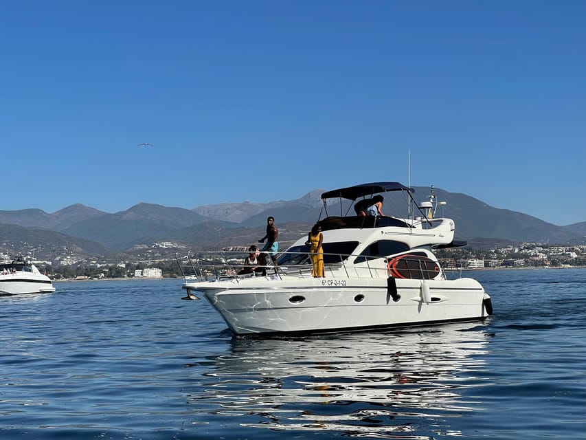 Marbella: Private Cruise in Yacht - Making a full day of the Marbella coast