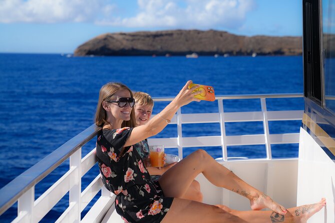 Maui: Molokini and Turtles Luxury Yacht Snorkel - Breakfast before the crater