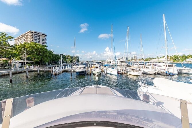 Miami 2 Hours Private Yacht Tour for 13 ppl on a 50 ft Yacht - The crew and the feel on board