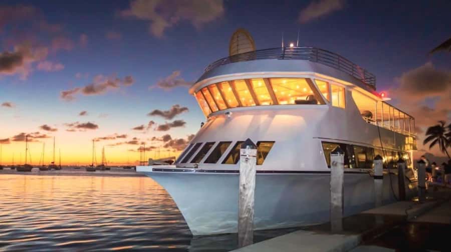 Miami: Party Yacht Cruise with Open Bar and DJ - Key points before you book