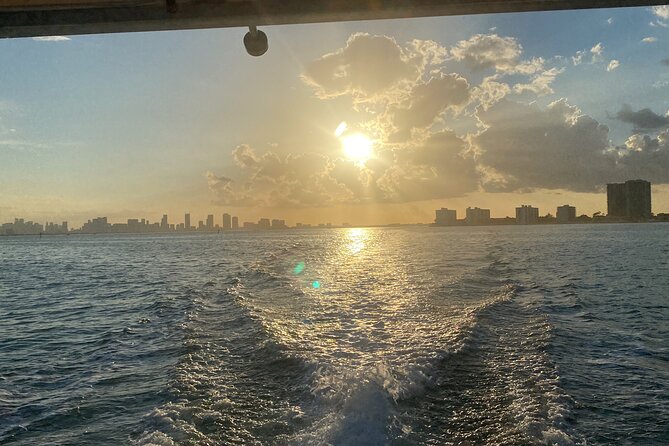Miami Sightseeing Cruise on a Luxury Yacht - The boat, seating, and comfort