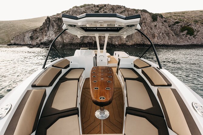 ❖ Milos: Private Yacht Tour—Kleftiko Sarakiniko Poliegos - Food and Drinks Make This More Than a Transfer