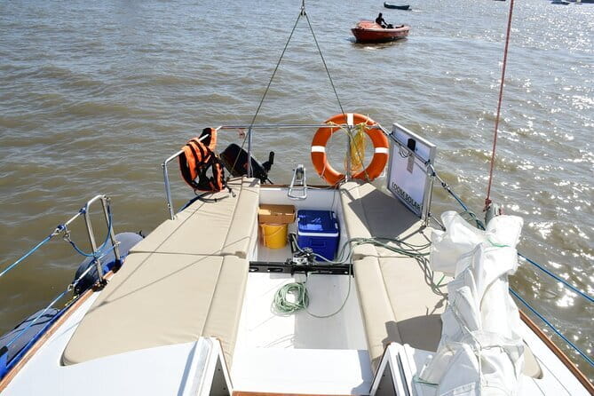 Mumbai Bay Breeze Sail on a Compact Yacht Experience - Setting Out From the Gateway of India