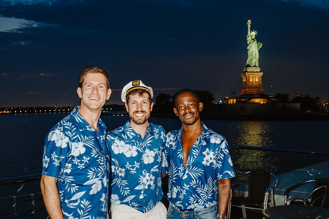 New York City Dinner Cruise on Luxury Yacht with Live Music - The Manhattan Bridge and Brooklyn Bridge Park