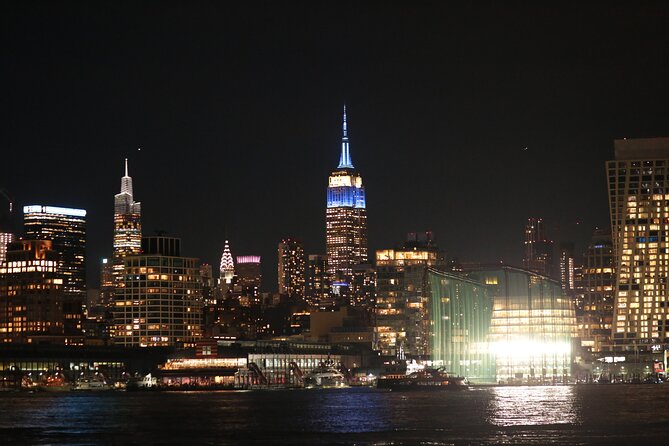 New York City Dinner Cruise on Luxury Yacht with Live Music - One World Trade Center and Lower Manhattan