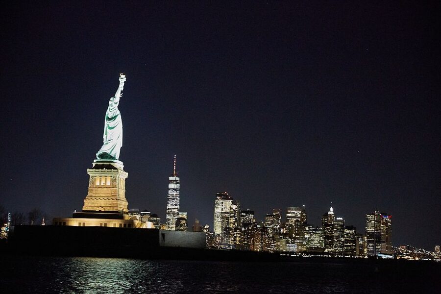 New York City: Holiday Jazz Classic Motor Yacht Cruise - Booking Tips for a Smoother Evening