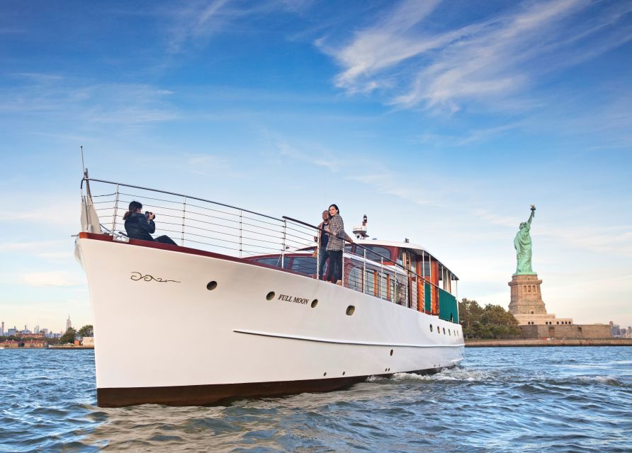 New York City: Mini Yacht Boat Ride with Sightseeing - The Hudson River opens the view