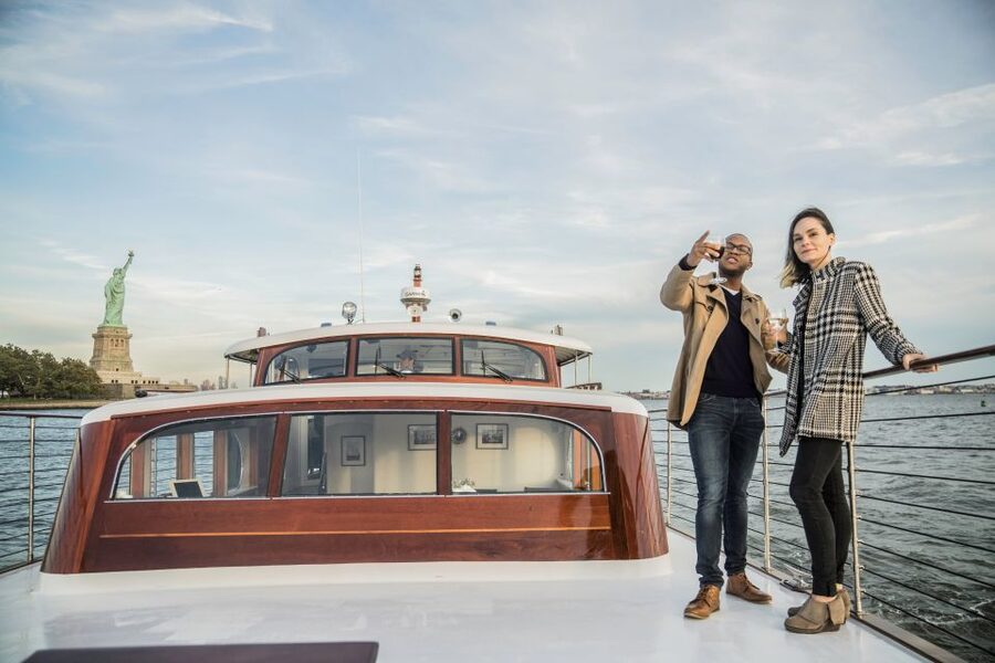New York City: Mini Yacht Boat Ride with Sightseeing - Skyline views after dark