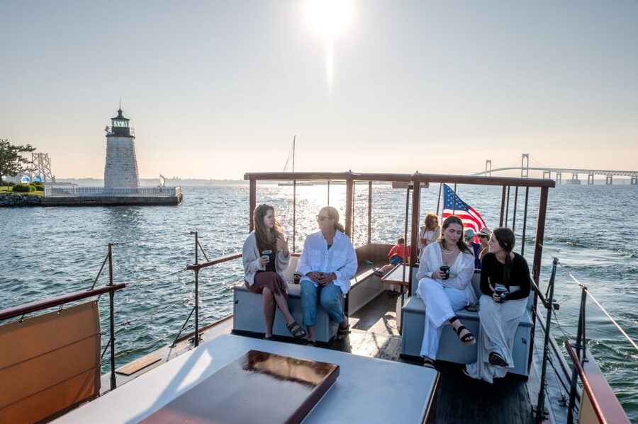 Newport: Yacht Sightseeing Cruise - What the 75-minute route gives you