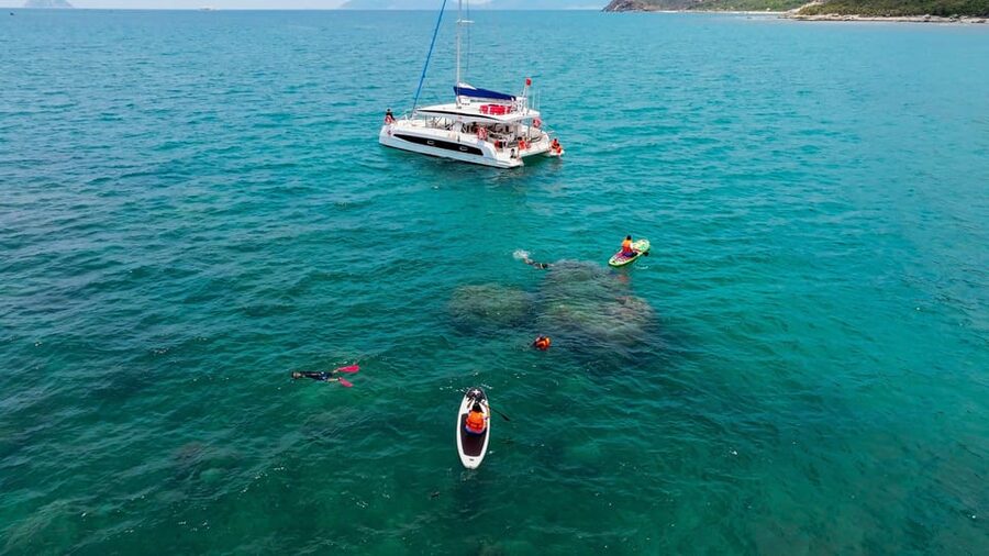 Nha Trang: VIP YACHT TOUR ( BBQ, Water activities) - Swimming, snorkeling, SUP, and the yacht slide
