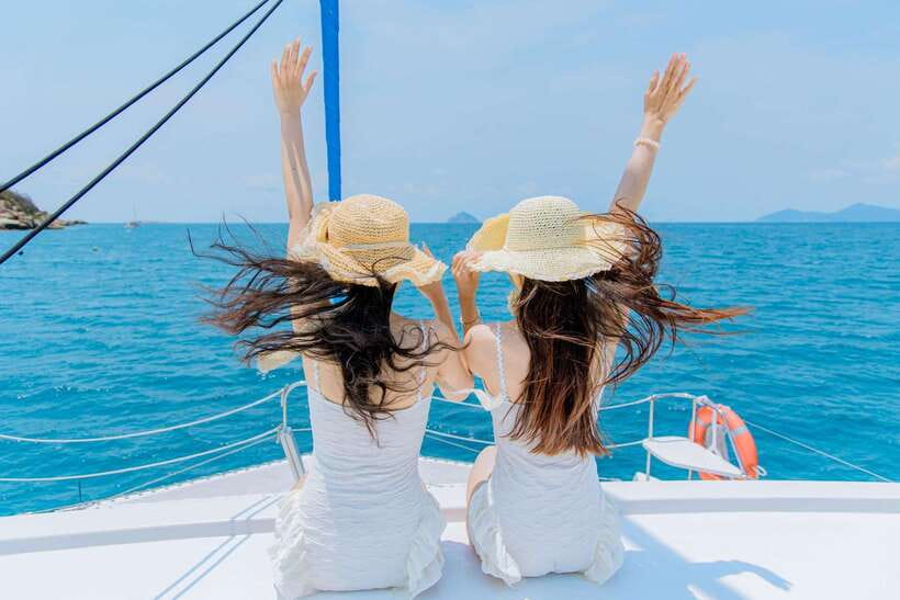 Nha Trang: VIP YACHT TOUR ( BBQ, Water activities) - BBQ, fruit, drinks, and the five-hour choice