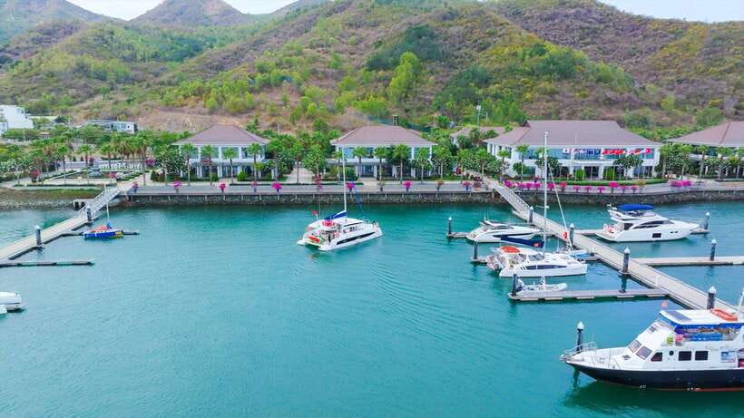 Nha Trang: VIP YACHT TOUR ( BBQ, Water activities) - Starting at 14 Pham Van Dong or Ana Marina Nha Trang