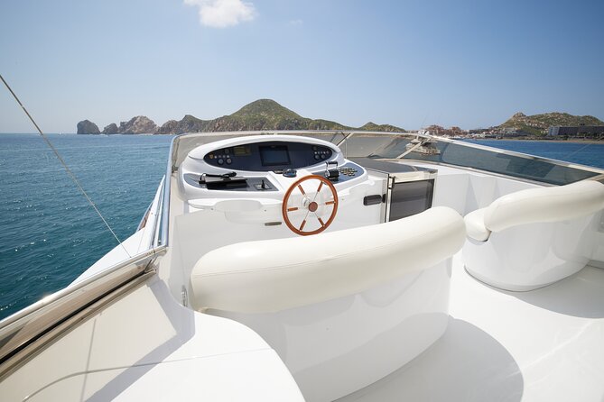 Number Juan 100ft Yacht Azimut Rental - Arriving at the Cabo San Lucas marina
