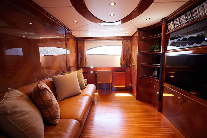 Number Juan 100ft Yacht Azimut Rental - Swimming and water toys in the Sea of Cortez