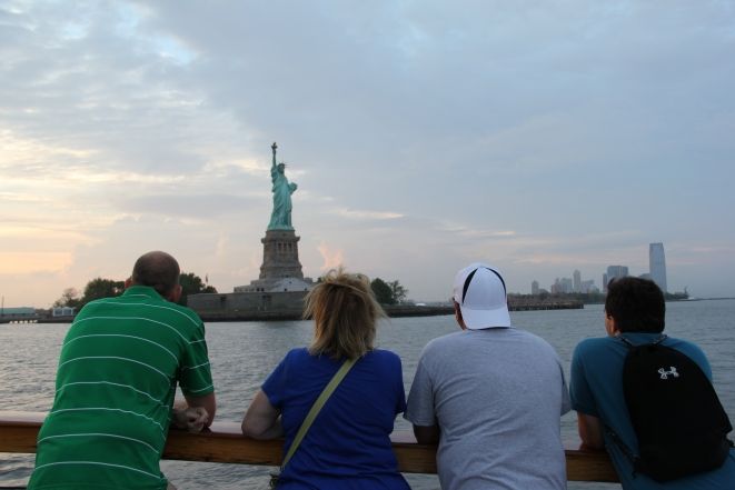 NYC: Evening Jazz Cruise on the Yacht Manhattan - Meeting Lady Liberty from the water