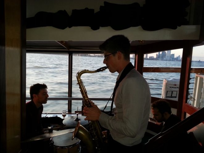 NYC: Evening Jazz Cruise on the Yacht Manhattan - Open decks, drinks, and the food question
