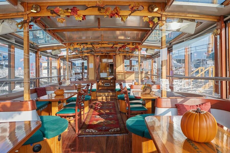 NYC: Evening Jazz Cruise on the Yacht Manhattan - Live jazz inside a sky-lit solarium