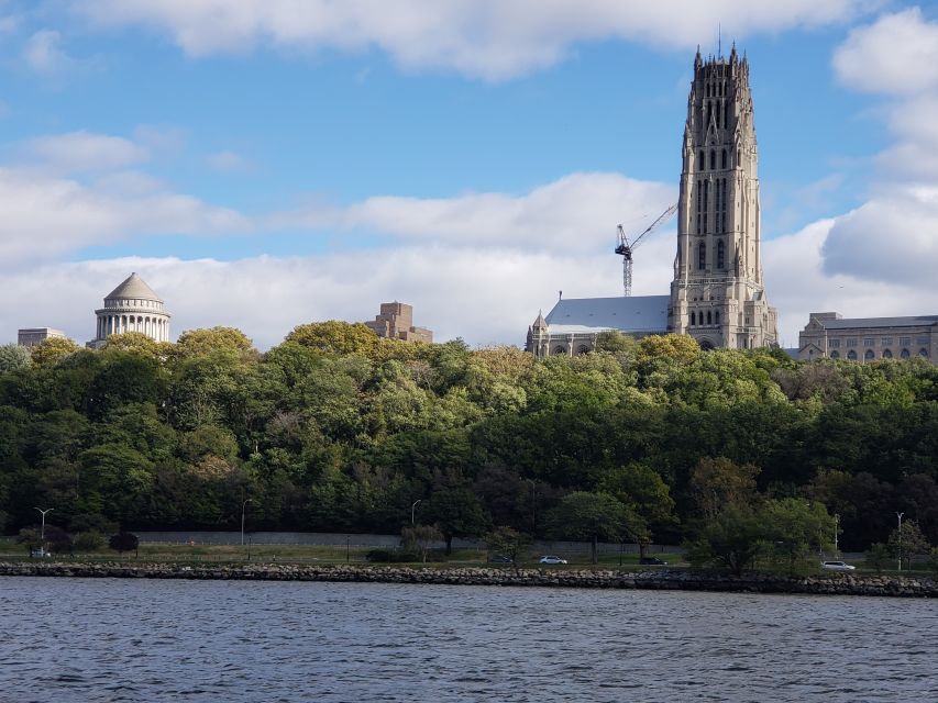 NYC: Hudson River Fall Foliage Yacht Tour - Leaving Chelsea Piers for a Hudson River view