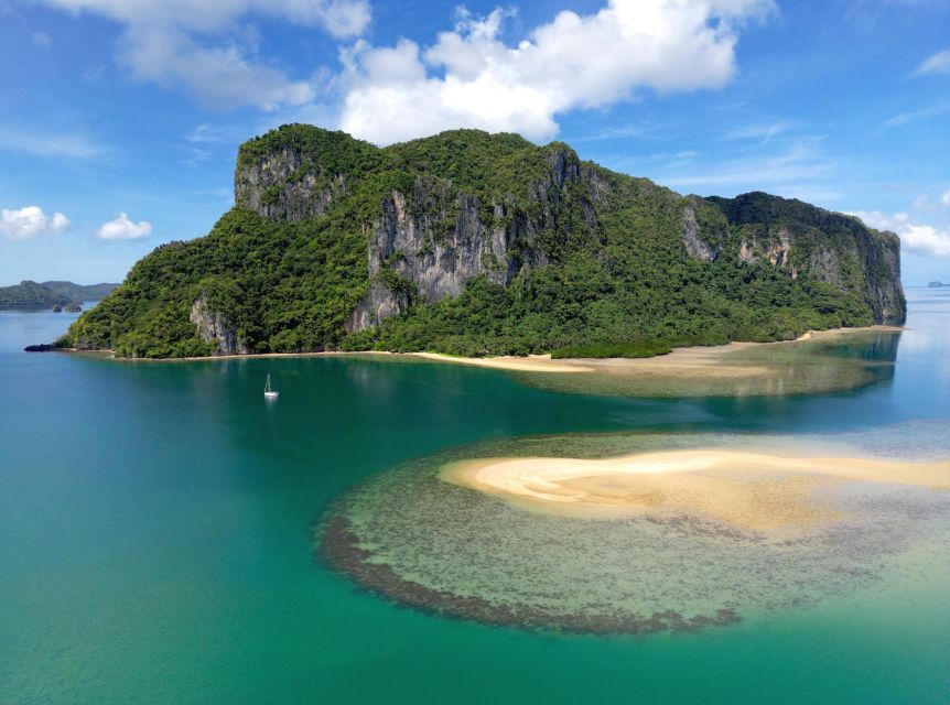 Palawan: Private Sailing Yacht Cruise in El Nido - Lunch on board, with time to slow down