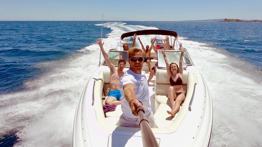 Palma de Mallorca: Private Yacht Trip with Drinks - Snorkeling and underwater equipment