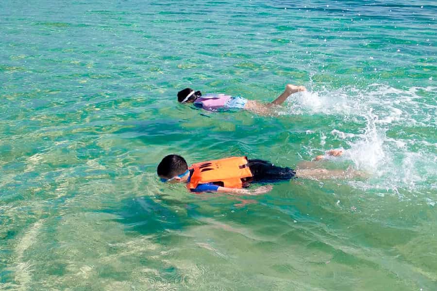 Pattaya: 3-Island Hopping Sunset Yacht & Buffet with Live DJ - Lunch arrives with Thai dishes and BBQ