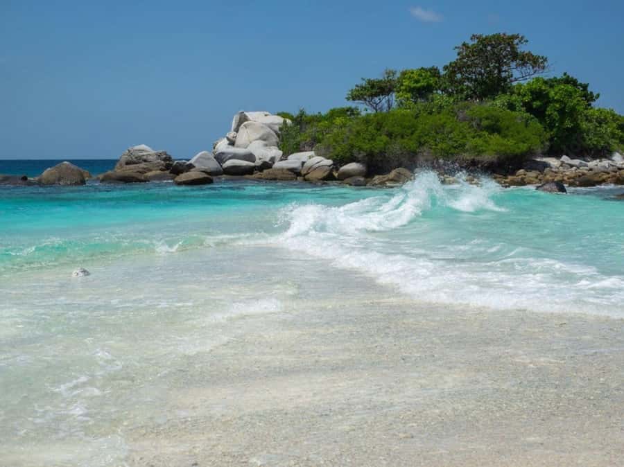 Phuket: Coral and Racha Island Yacht Tour with Lunch - Quick points to know before you book