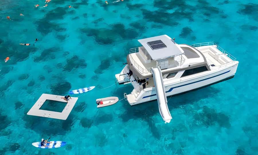 Phuket: Indigo Luxury Yacht to Phi Phi, Maya & Maithon - Getting through the pier