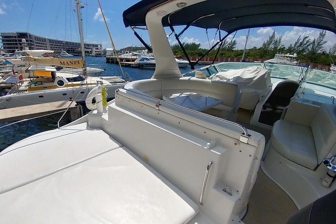 Playa Mujeres rent a Yacht 4hrs with Food and drinks aboard CA55 - Lunch, ceviche, fruit, and drinks onboard