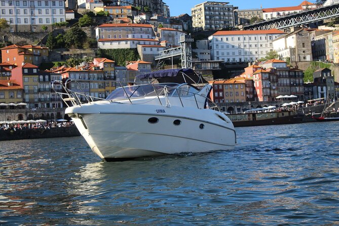 Port : 6 Bridges Private Yacht Cruise with Local Wine & Snacks - The food and wine are more than a small extra