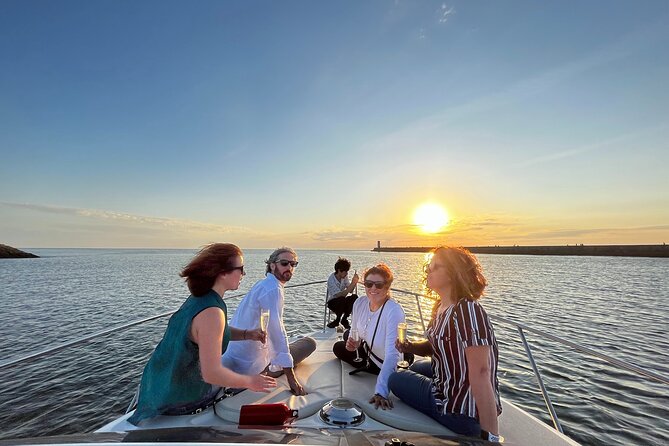 Port : 6 Bridges Private Yacht Cruise with Local Wine & Snacks - The people on board matter