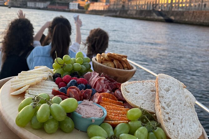 Port : 6 Bridges Private Yacht Cruise with Local Wine & Snacks - Sunset, families, and the best time to sail