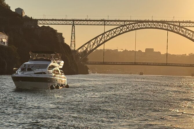 Porto: Luxury Yacht Cruise with Wine Tasting & Snacks - Choosing the best time of day