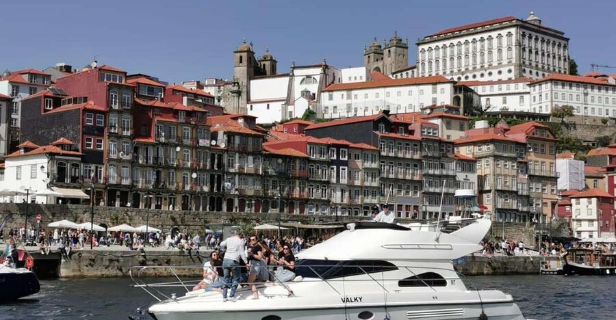 Porto: Luxury Yacht Tour of the 6 Bridges and Douro Estuary - Arrábida Bridge and the first river views