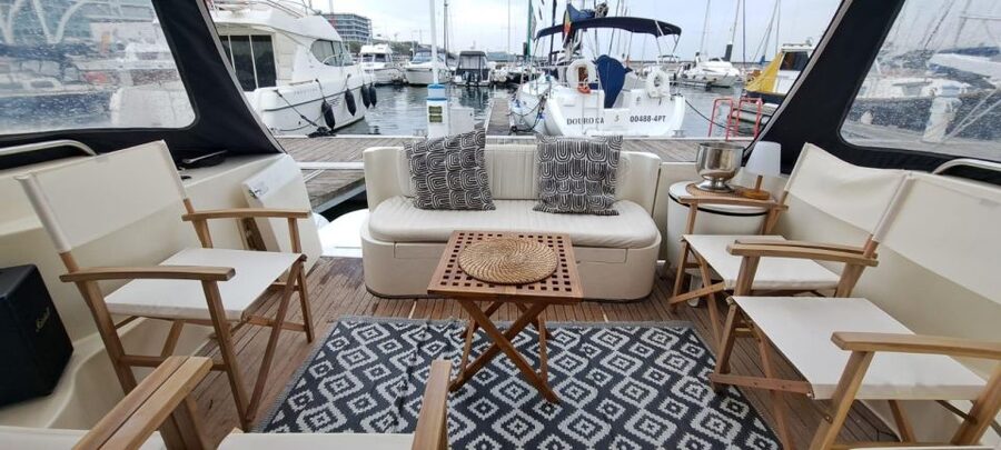 Porto: Luxury Yacht Tour of the 6 Bridges and Douro Estuary - Ribeira and the return toward the Atlantic